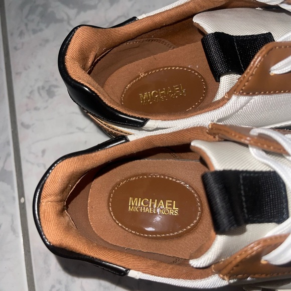 MK Monique Mixed-Media Trainer - Picture 8 of 10